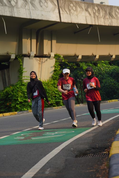 Race photo from Assurance Fun Run 2024