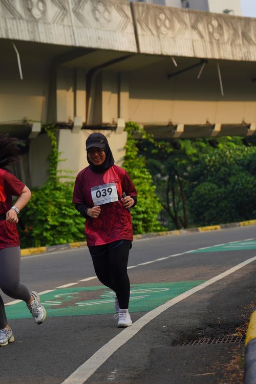 Race photo from Assurance Fun Run 2024