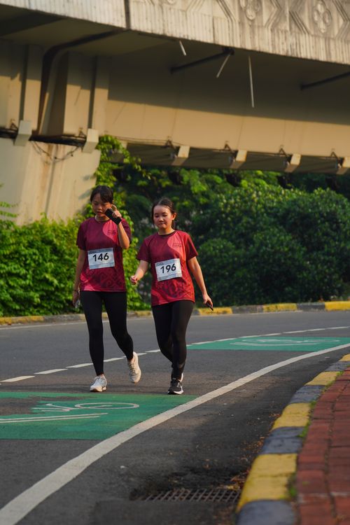 Race photo from Assurance Fun Run 2024