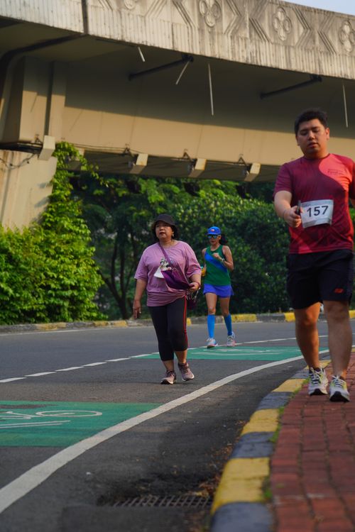 Race photo from Assurance Fun Run 2024