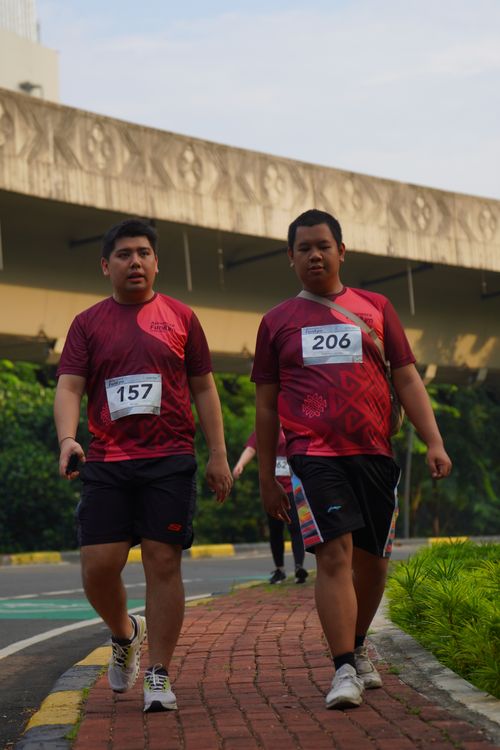 Race photo from Assurance Fun Run 2024