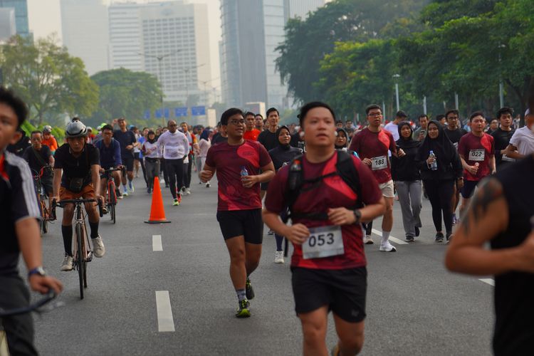Race photo from Assurance Fun Run 2024