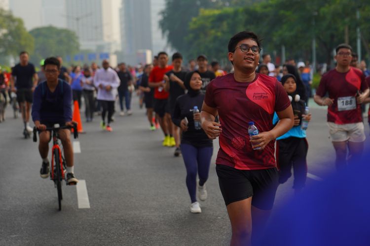 Race photo from Assurance Fun Run 2024