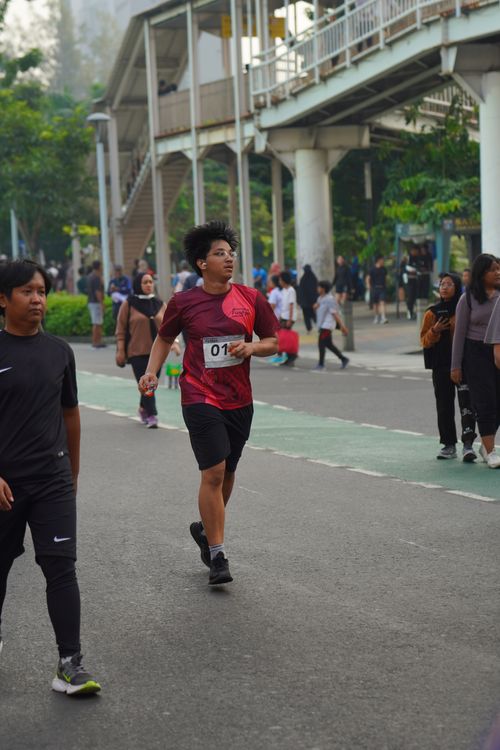 Race photo from Assurance Fun Run 2024