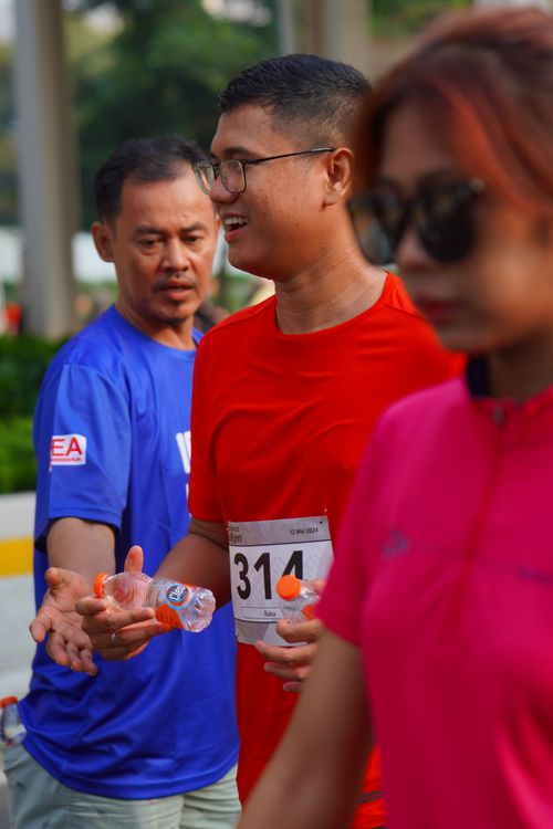 Race photo from Assurance Fun Run 2024
