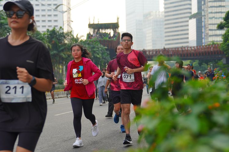 Race photo from Assurance Fun Run 2024