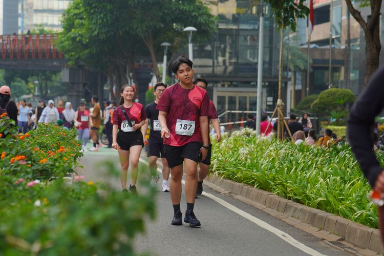 Race photo from Assurance Fun Run 2024