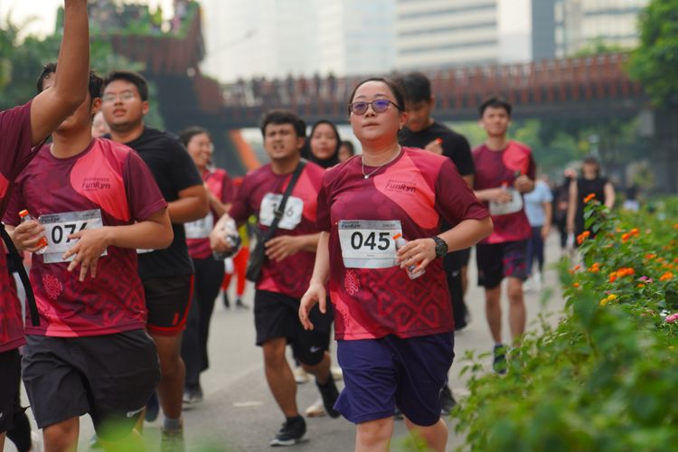 Race photo from Assurance Fun Run 2024
