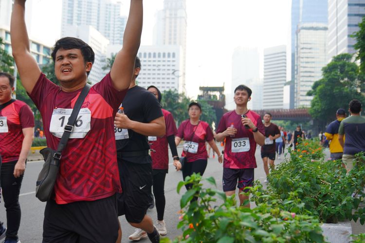 Race photo from Assurance Fun Run 2024
