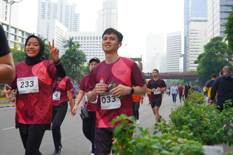 Race photo from Assurance Fun Run 2024