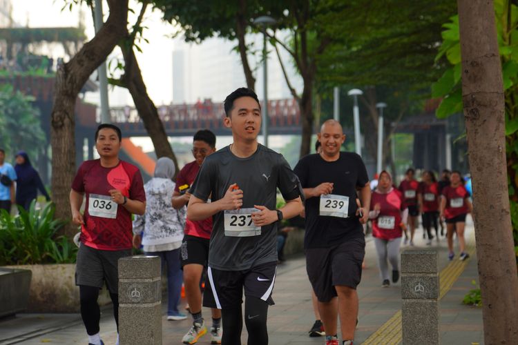Race photo from Assurance Fun Run 2024