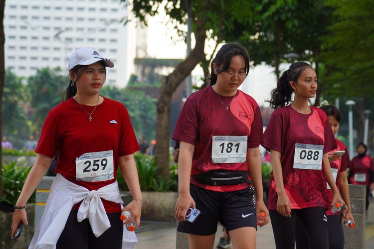 Race photo from Assurance Fun Run 2024