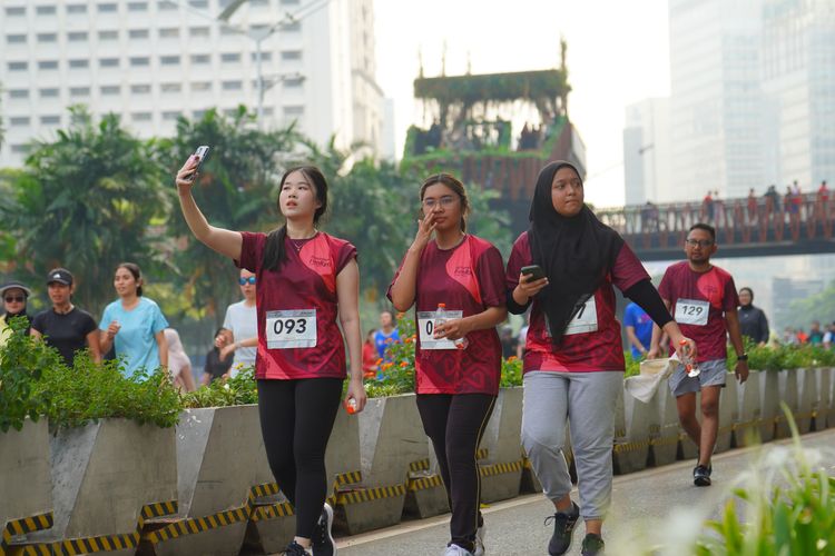Race photo from Assurance Fun Run 2024