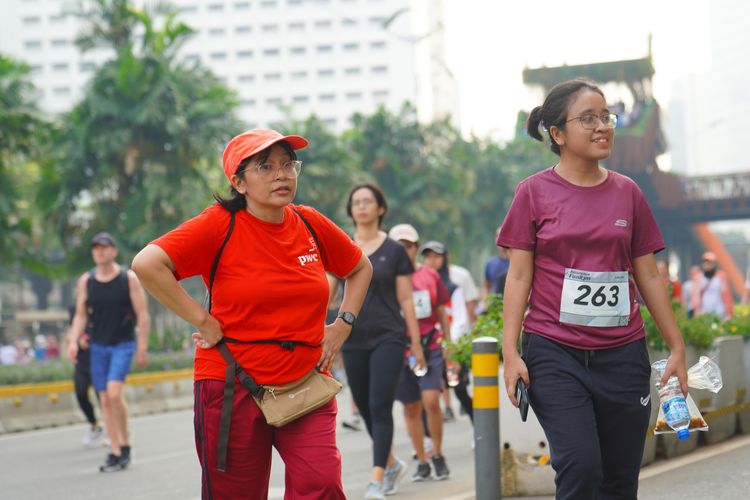 Race photo from Assurance Fun Run 2024