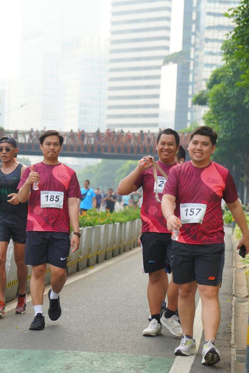 Race photo from Assurance Fun Run 2024