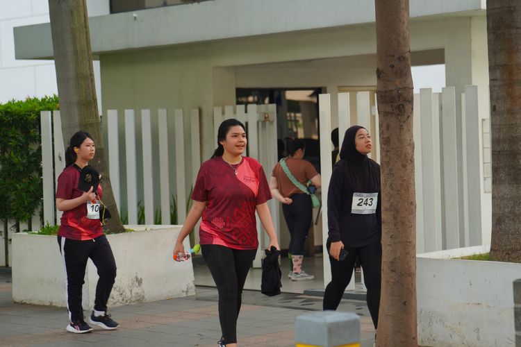 Race photo from Assurance Fun Run 2024