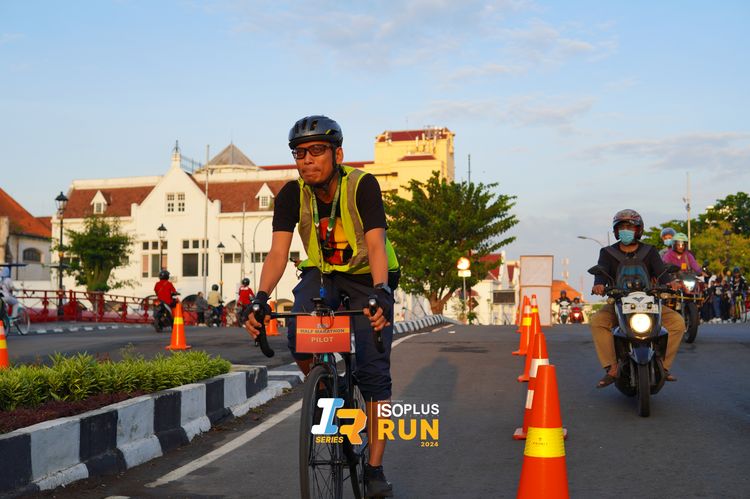Race photo from Isoplus Run 2024 Surabaya