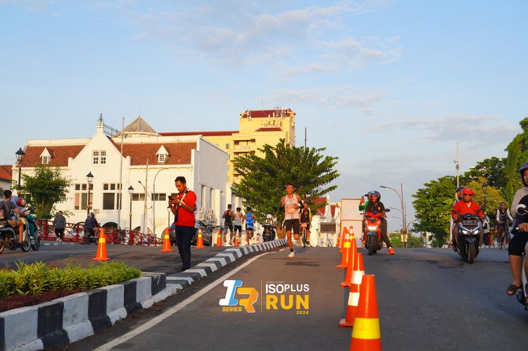 Race photo from Isoplus Run 2024 Surabaya