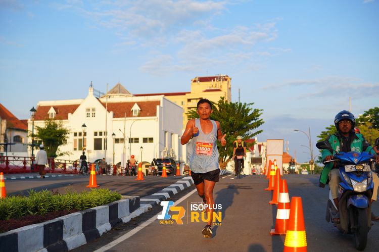 Race photo from Isoplus Run 2024 Surabaya