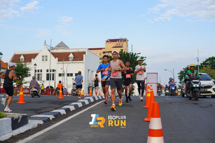 Race photo from Isoplus Run 2024 Surabaya