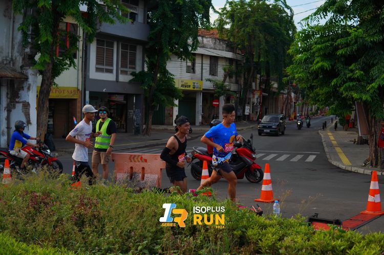 Race photo from Isoplus Run 2024 Surabaya