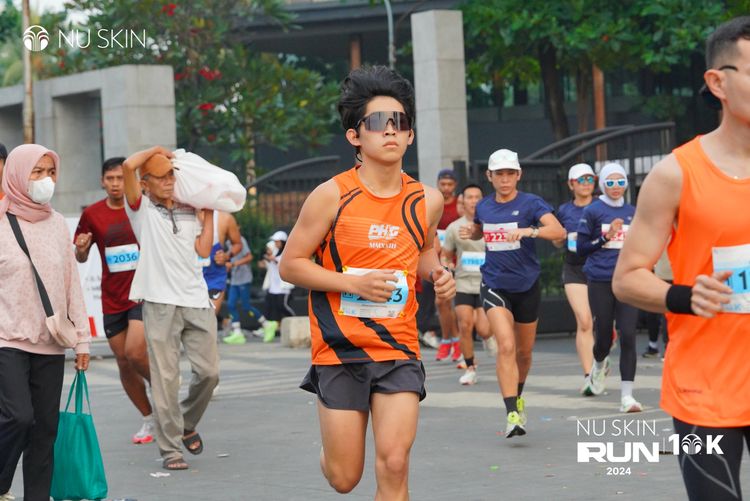 Race photo from Nu Skin Run 10K