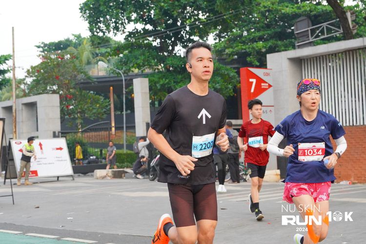 Race photo from Nu Skin Run 10K