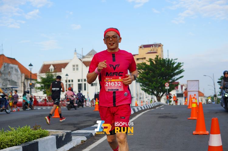 Race photo from Isoplus Run 2024 Surabaya