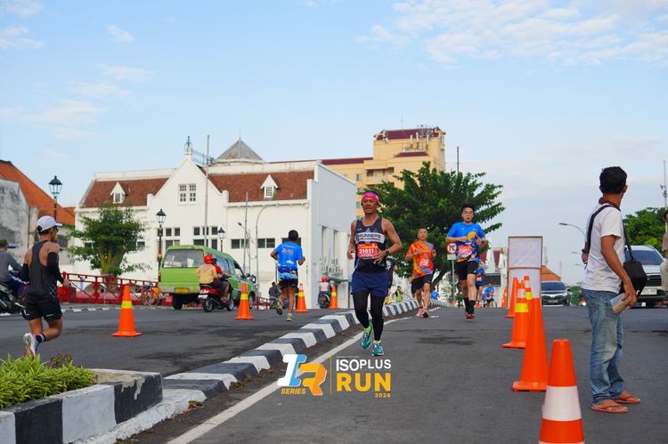Race photo from Isoplus Run 2024 Surabaya