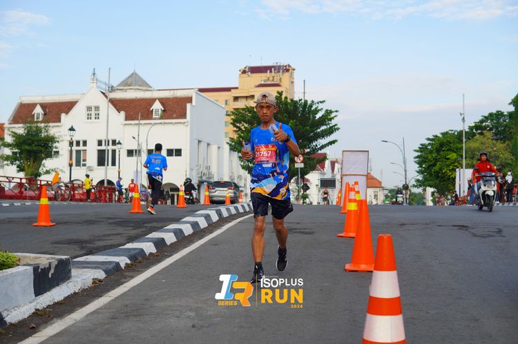 Race photo from Isoplus Run 2024 Surabaya