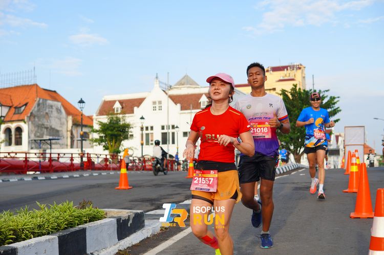 Race photo from Isoplus Run 2024 Surabaya