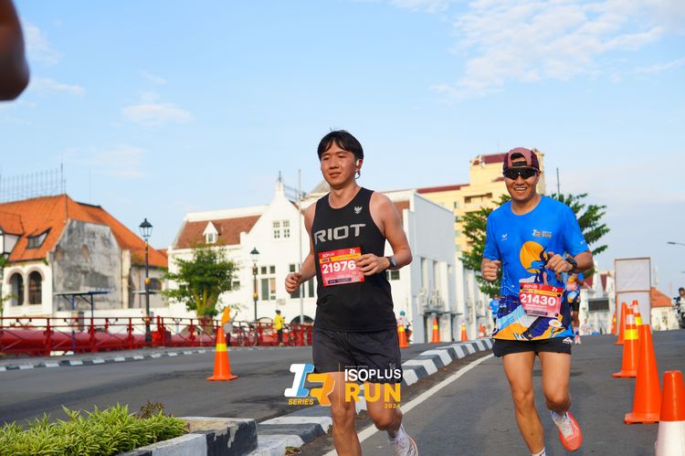 Race photo from Isoplus Run 2024 Surabaya