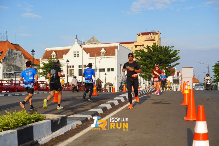 Race photo from Isoplus Run 2024 Surabaya