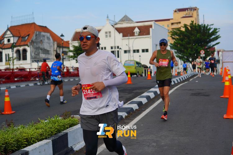 Race photo from Isoplus Run 2024 Surabaya