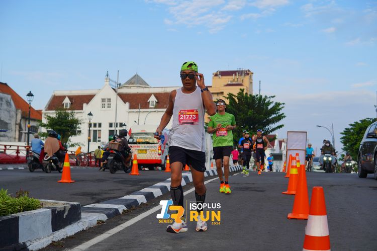 Race photo from Isoplus Run 2024 Surabaya