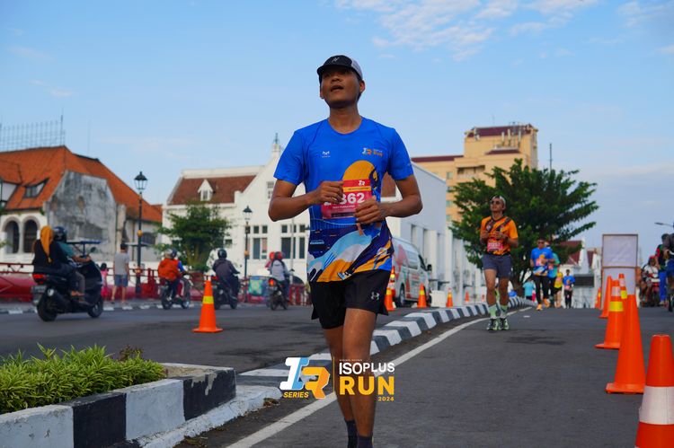 Race photo from Isoplus Run 2024 Surabaya