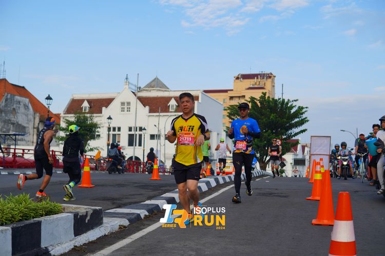 Race photo from Isoplus Run 2024 Surabaya