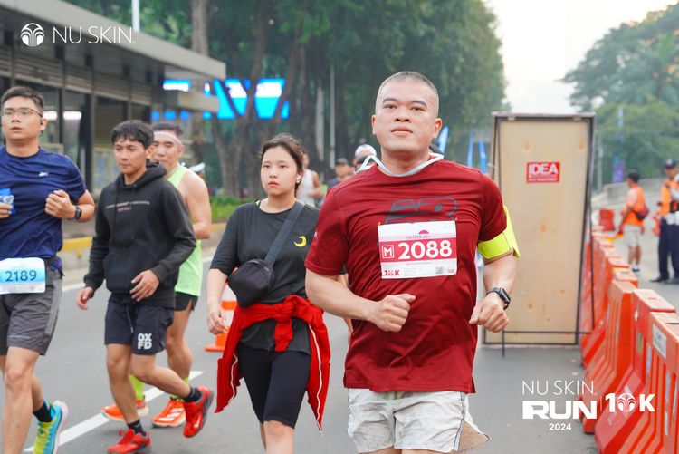 Race photo from Nu Skin Run 10K