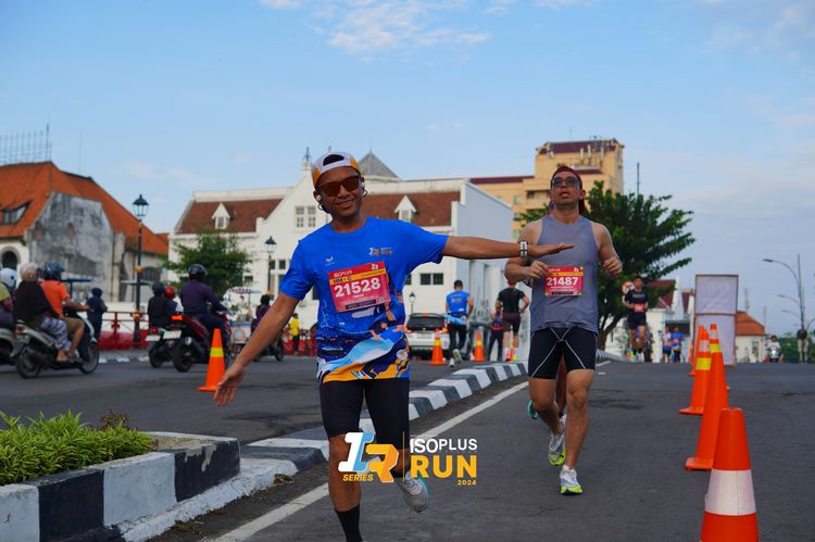 Race photo from Isoplus Run 2024 Surabaya