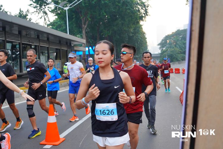Race photo from Nu Skin Run 10K