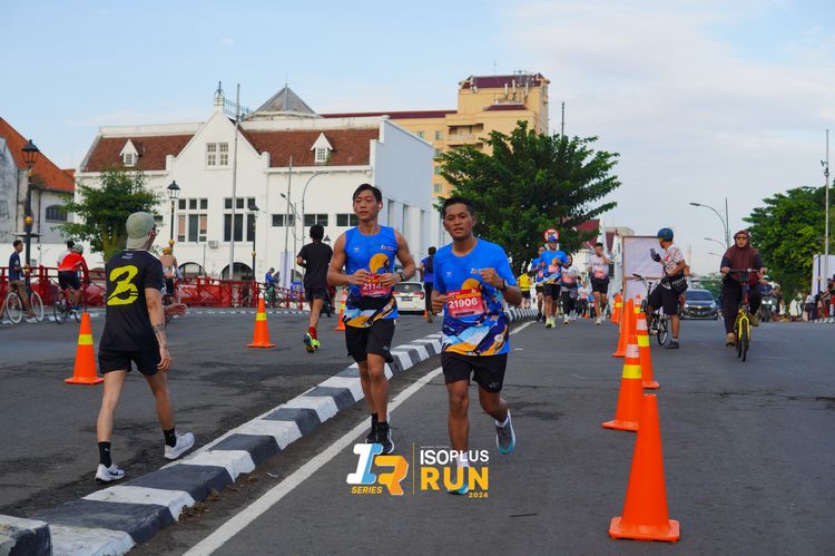 Race photo from Isoplus Run 2024 Surabaya