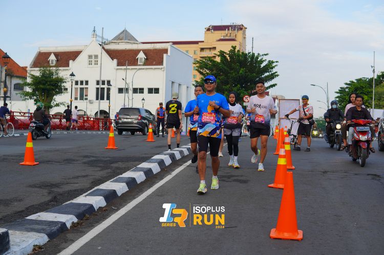 Race photo from Isoplus Run 2024 Surabaya
