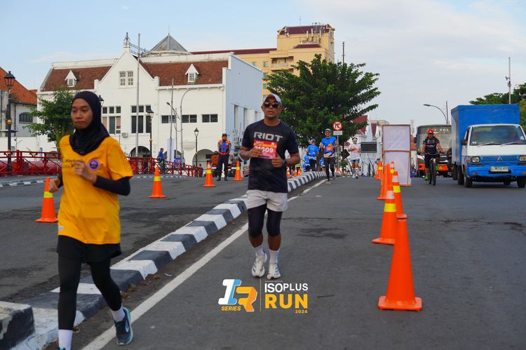 Race photo from Isoplus Run 2024 Surabaya