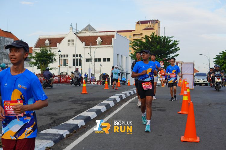 Race photo from Isoplus Run 2024 Surabaya