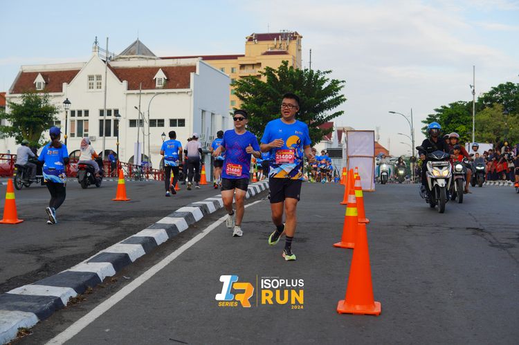 Race photo from Isoplus Run 2024 Surabaya