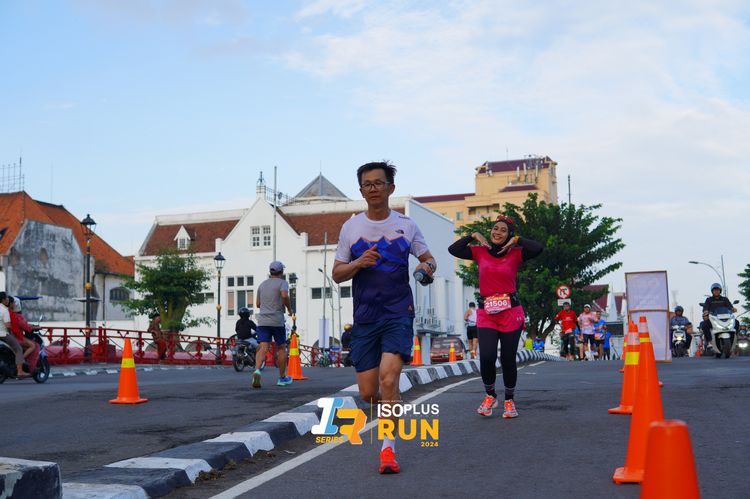 Race photo from Isoplus Run 2024 Surabaya