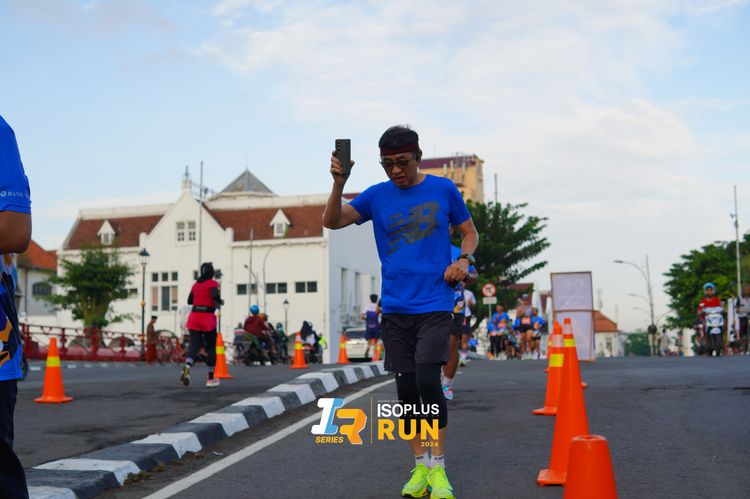 Race photo from Isoplus Run 2024 Surabaya