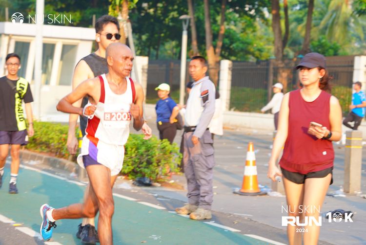 Race photo from Nu Skin Run 10K
