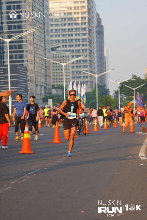 Race photo from Nu Skin Run 10K