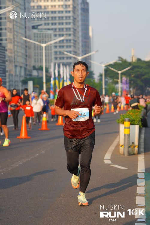 Race photo from Nu Skin Run 10K